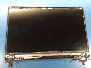 demontaż uszkodzonej matrycy lcd