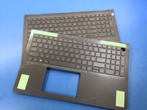 nowy i stary palmrest z klawiaturą i