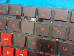 zalana klawiatura laptopa