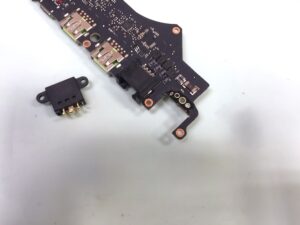 wymiana gniazda ładowania w laptopie razer - laptopfix warszawa