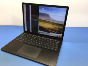 pęknięta matryca w laptopie microsoft surface - serwis warszawa